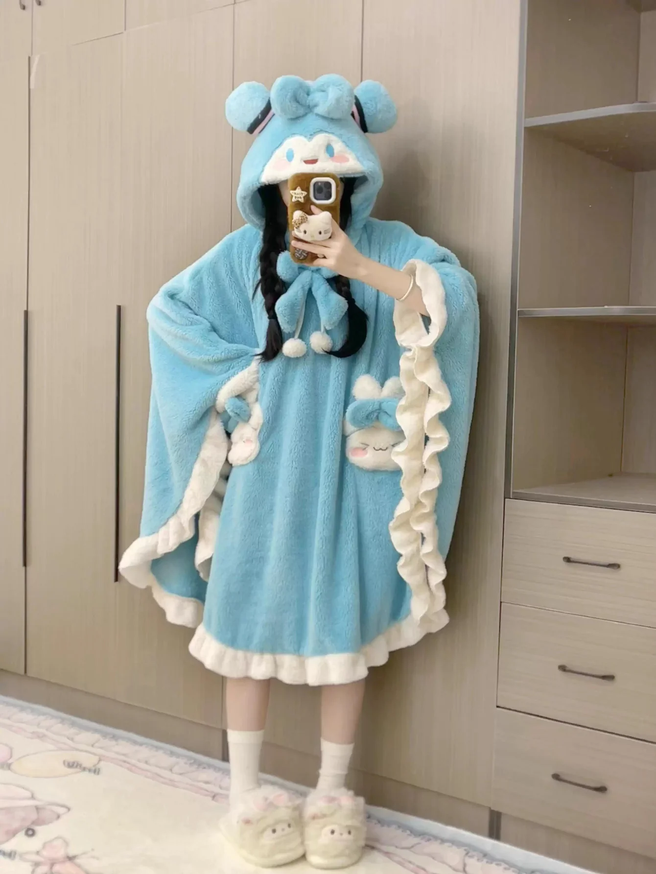 Fanmade Hatsune Miku Coral Fleece Plush Cape Pajamas – Cozy Batwing Sleeve Loungewear - Image 4