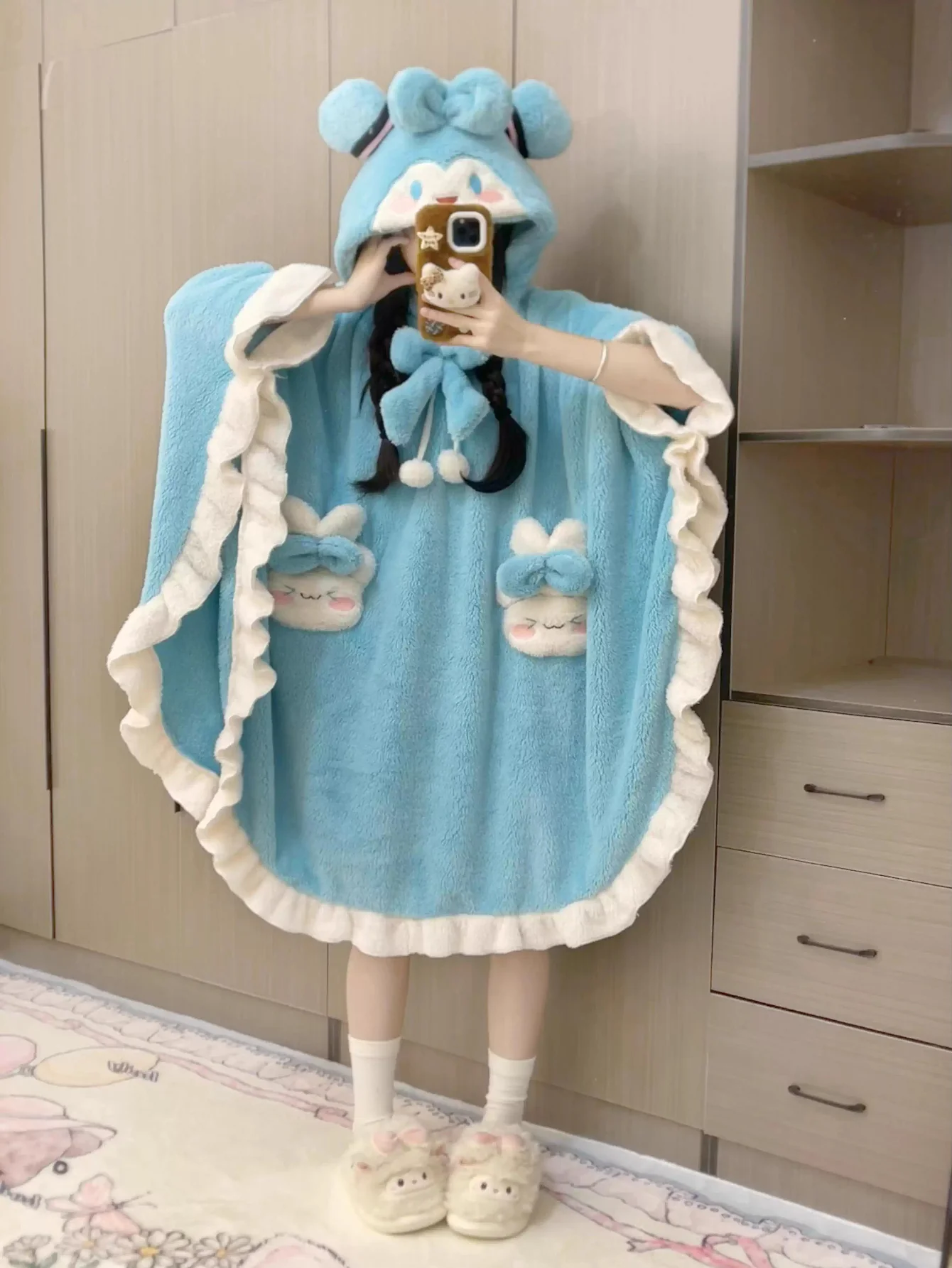 Fanmade Hatsune Miku Coral Fleece Plush Cape Pajamas – Cozy Batwing Sleeve Loungewear - Image 5