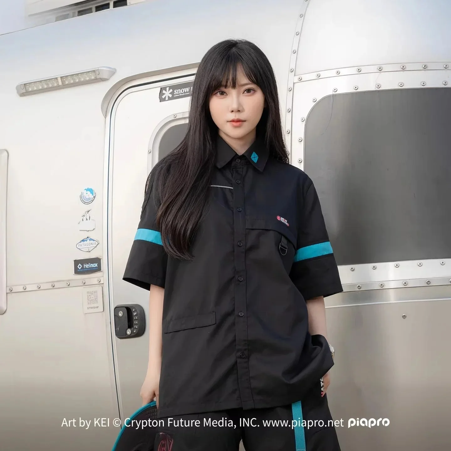 Official Hatsune Miku Neon EDM Short Sleeve Cargo Shirt, Loose-Fit Summer Top for Couples - Image 4
