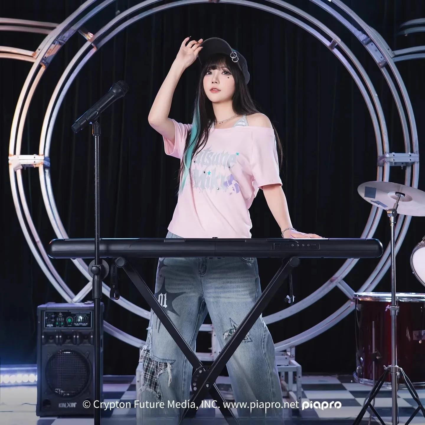 Official Hatsune Miku Rock Future Vintage Off-Shoulder Cropped T-Shirt for Women, Loose-Fit Top - Image 2