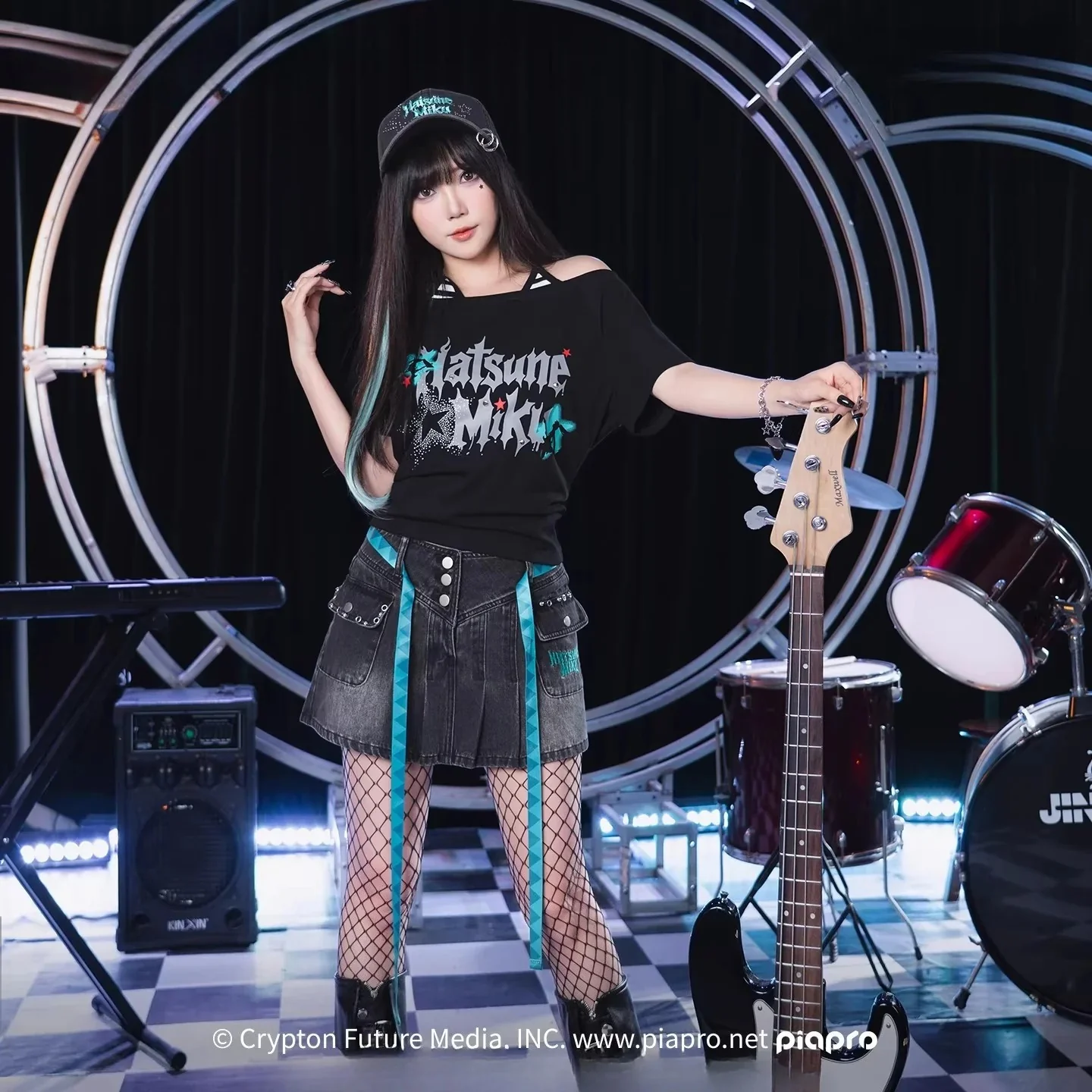 Official Hatsune Miku Rock Future Vintage Off-Shoulder Cropped T-Shirt for Women, Loose-Fit Top - Image 4