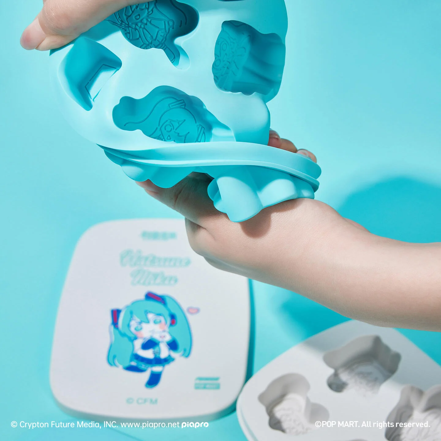 Officially Licensed Hatsune Miku Ice Cube Mold - Image 4
