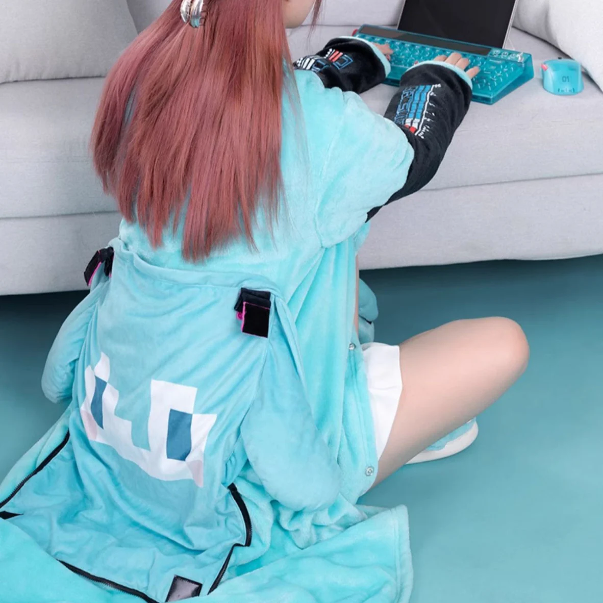 Officially Licensed Hatsune Miku Multi-functional Blanket - Image 4