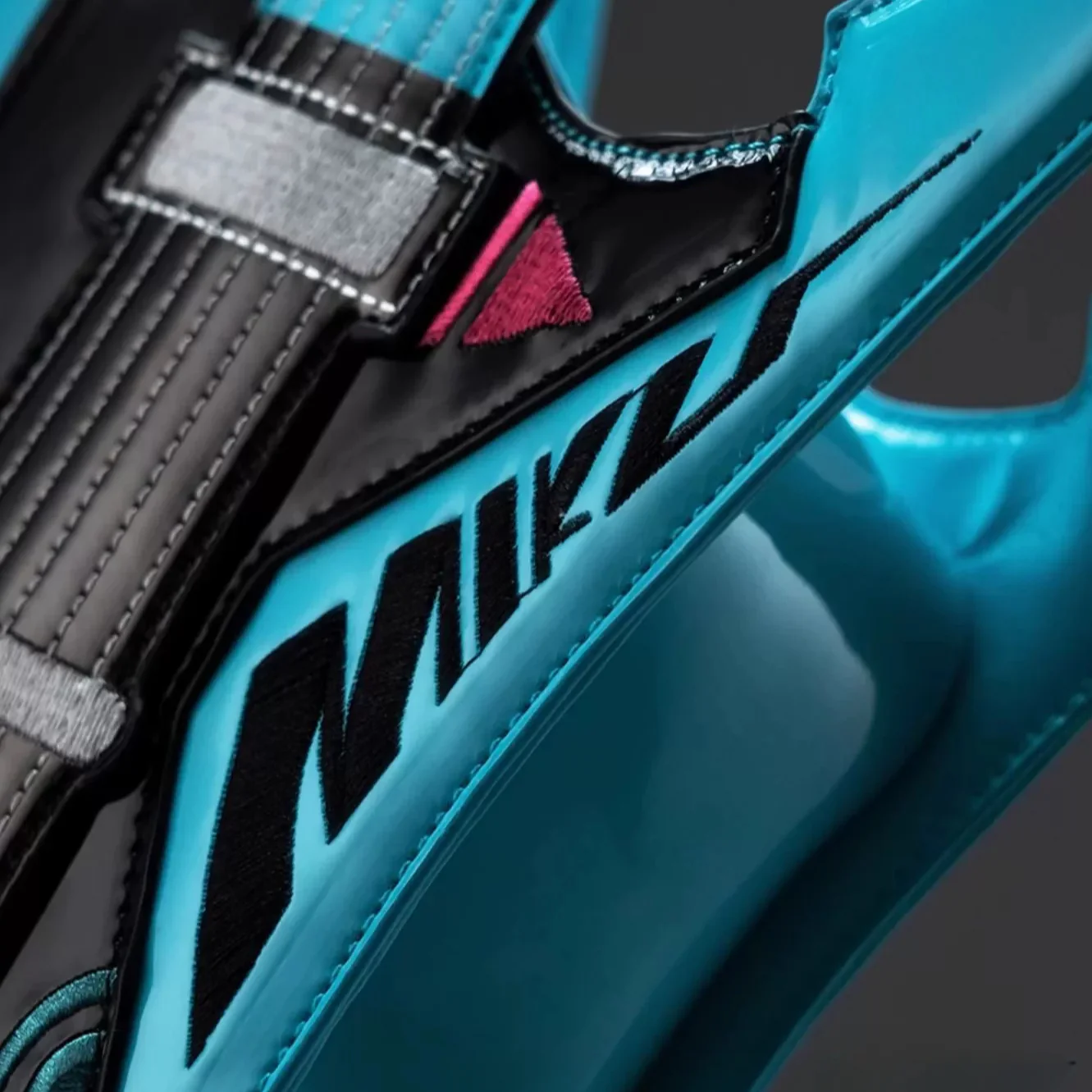Officially Licensed Hatsune Miku RAVE Guitar Itabag - Image 5